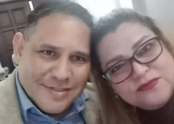 carlos panameno y su esposa rcv .jpg