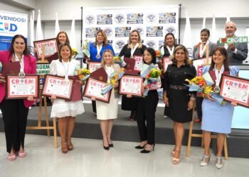 p1010249 foto mujeres distinguidas con la medalla croem alumni en la semana de la mujer