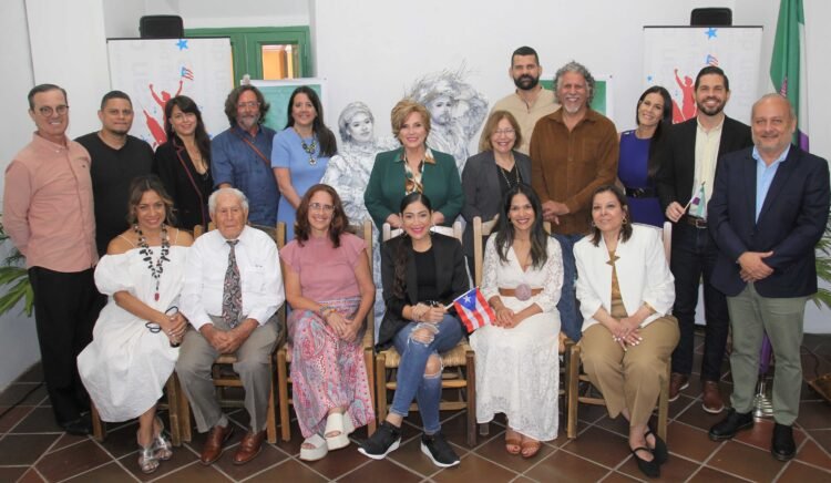 img 4503 la presidenta de la junta de directores del desfile nacional puertorriqueño lillian rodríguez lópez junto al grupo de homenajeados b
