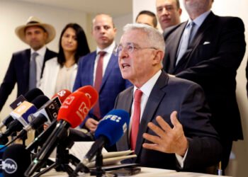 expresidente alvaro uribe acusacion fiscalia soborno testigos e1716729632870