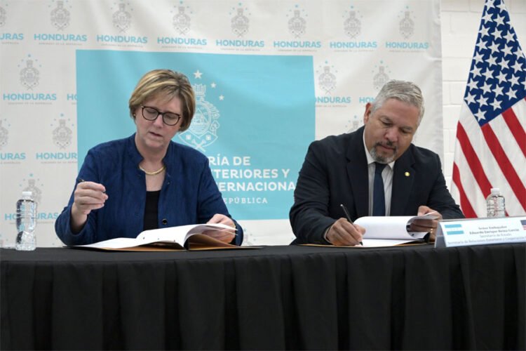 laura dogu enrique reina 1