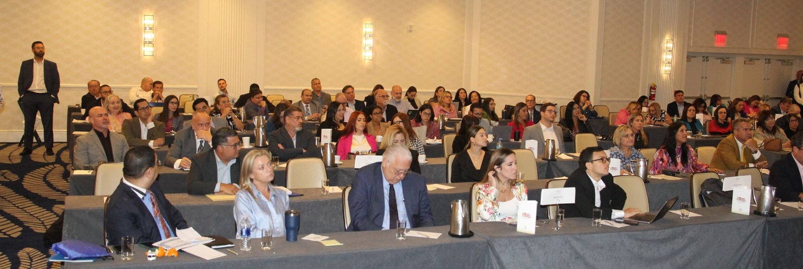 publico asistente en el simposio