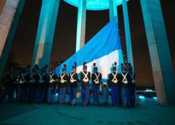 izada bandera honduras 8422791 20240901061602