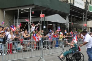 img 7157 doña matilde rodríguez rodríguez 96 años ayudada por el esposo de su nieta kevin vannreyes