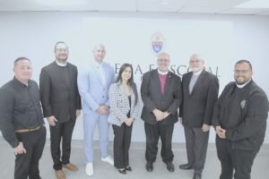 img 7543 lic. edgardo reyes dra. roció zayas rafael morales maldonado padre mario rodríguez padre adrián rivera