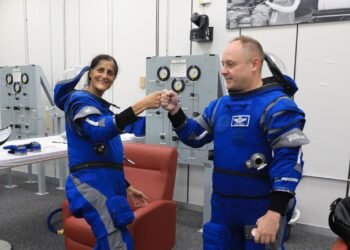 butch wilmore y suni williams astronautas en la estacion espacial internacional 1854547