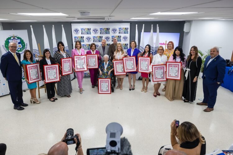 reconocimientos mujeres distinguidas 2025 en la semana de la mujer 23