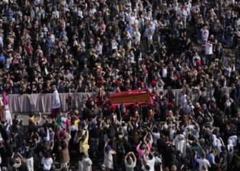 La Última Despedida: Más de 90,000 Personas Rinden Homenaje al Papa Francisco