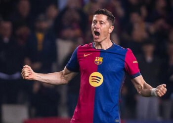 Lewandowski marca dos goles en la goleada 4-0 del Barcelona al Dortmund