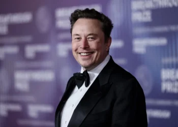 Elon Musk recupera el trono como la persona más rica del mundo según Forbes 2025