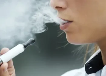 Los jóvenes y el vapeo: una advertencia sobre sus riesgos