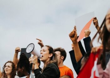 La Libertad de Expresión: Pilar Fundamental de la Democracia