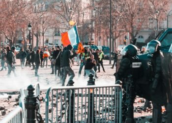 Trump considera invocar la ley de insurrección por disturbios en Los Ángeles