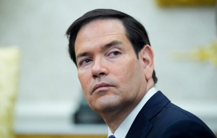 Washington (United States), 22/07/2025.- U.S. Secretary of State Marco Rubio looks on during a meeting between the US president and the Philippine president in the Oval Office at the White House in Washington, DC., USA, 22 July 2025. (Filipinas) EFE/EPA/YURI GRIPAS / POOL