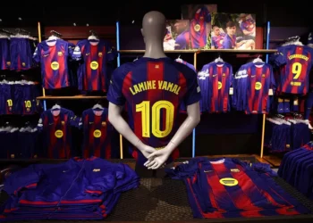 🔟👕 La camiseta de Lamine Yamal con el número 10 apunta a romper récords de ventas en el Barcelona
