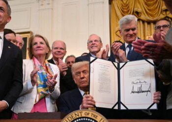 💊🇺🇸 Trump firma ley que endurece penas contra tráfico ilícito de fentanilo
