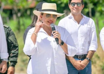 🔥🇭🇳 CASTRO: “VOTAR POR LA OPOSICIÓN ES VOLVER A LOS AÑOS DE PERSECUCIÓN Y OLVIDO”