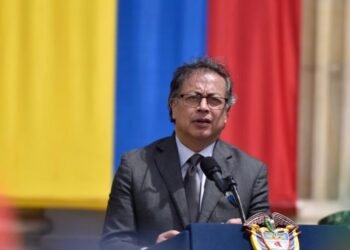 Burdel y tiendas de lujos entre gastos personales del presidente Gustavo Petro