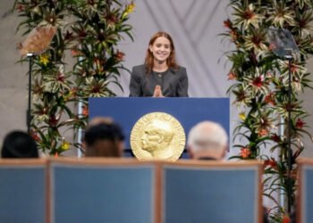 Hija de Corina Machado recibe Nobel de la Paz en su ausencia