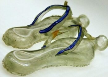 A veces, la historia deja objetos tan extraños y maravillosos que parecen inventados