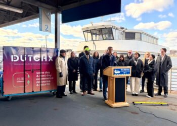 Las vías fluviales son las nuevas autopistas: la ciudad de Nueva York comienza a transportar mercancías por vías fluviales como parte de su histórico programa piloto Blue Highways