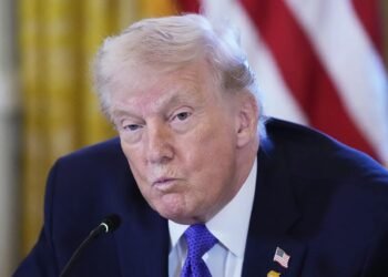 Gobierno anuncia despliegue masivo de más policías en Mineápolis