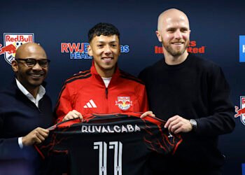 Golpe de ambición en Nueva York: Ruvalcaba lidera el nuevo ataque de los Red Bulls para una MLS que promete intensidad.