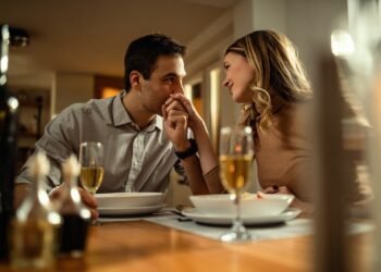 La mitad de las parejas no busca citas hoy, pero sí relaciones a futuro: la nueva forma de amar según los datos