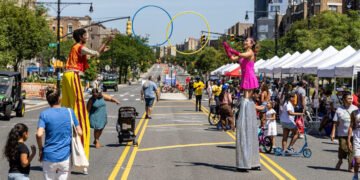 EL NYC DOT BUSCA COLABORADORES PARA LA PROGRAMACIÓN DE SUMMER STREETS Y EL DÍA DE LA TIERRA SIN AUTOS DE 2026