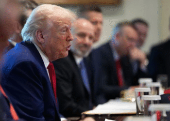 El presidente de EE.UU., Donald Trump, habla durante una reunión de gabinete en la Casa Blanca el 30 de abril en Washington. Andrew Harnik/Getty Images