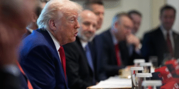 El presidente de EE.UU., Donald Trump, habla durante una reunión de gabinete en la Casa Blanca el 30 de abril en Washington. Andrew Harnik/Getty Images