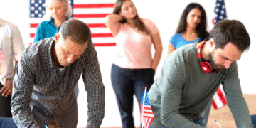 El proyecto de ley busca establecer un mecanismo para que los extranjeros de naciones en crisis que trabajan en sectores críticos puedan solicitar la residencia permanente Freepik.