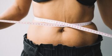 Los resultados apuntaron que valores elevados de exceso de peso en la cintura se asociaron con un mayor riesgo de insuficiencia cardíaca, mientras que un IMC elevado no lo hizo. Foto: Pexels