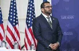 El director del FBI, Kash Patel, demandó el lunes por difamación a la revista estadounidense The Atlantic por un artículo que afirma que bebe en exceso con frecuencia y que se arriesga a perder su puesto. Imagen cortesía de: www.swissinfo.ch.