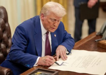 Donald Trump firmando una orden ejecutiva (Imagen de referencia)Foto © X/ President Donald J. Trump.