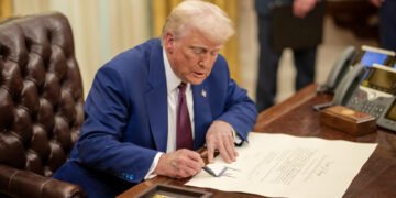 Donald Trump firmando una orden ejecutiva (Imagen de referencia)Foto © X/ President Donald J. Trump.