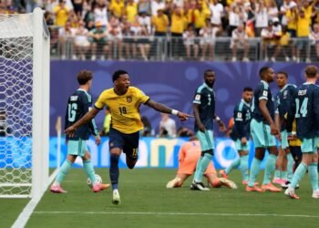 Ecuador derrotó merecidamente a Alemania por 2-1