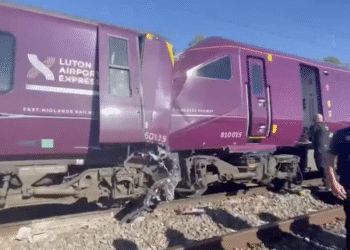 Imagen del convoy del tren del aeropuerto de Luton, uno de los dos implicados en el accidente. Imagen cortesía: es.ara.cat.