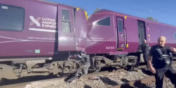 Imagen del convoy del tren del aeropuerto de Luton, uno de los dos implicados en el accidente. Imagen cortesía: es.ara.cat.