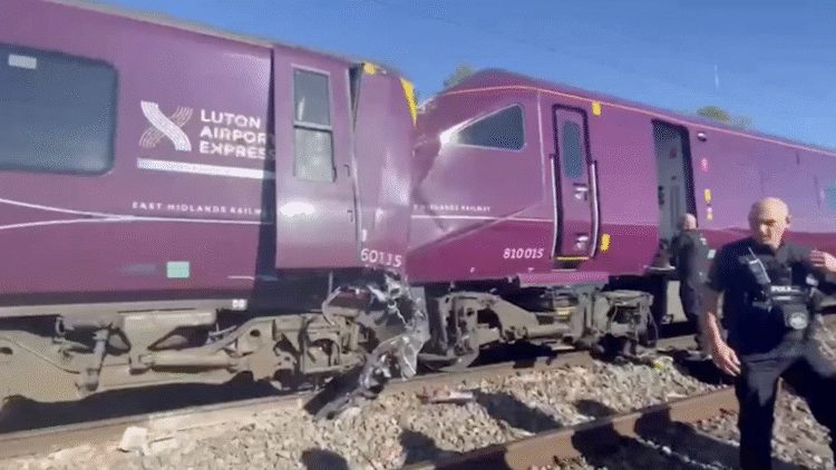 Imagen del convoy del tren del aeropuerto de Luton, uno de los dos implicados en el accidente. Imagen cortesía: es.ara.cat.