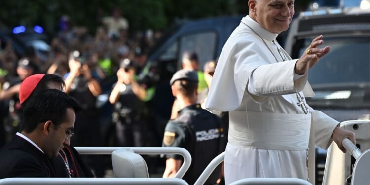 El Papa León XIV manda un fuerte mensaje durante su misa en Cibeles. (EFE/Fernando Villar)