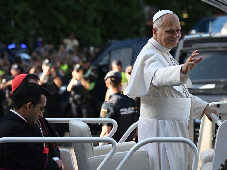 El Papa León XIV manda un fuerte mensaje durante su misa en Cibeles. (EFE/Fernando Villar)