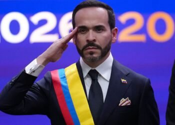 El ultraderechista Abelardo de la Espriella tras ser investido presidente de Colombia Matias Delacroix AP Photo/Matias Delacroix