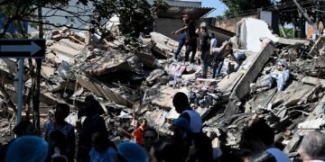 Un fuerte terremoto de 7,4 en el noroeste de Colombia deja 111 muertos y más de 60 edificios derrumbados.Créditos de Imagen - rtve