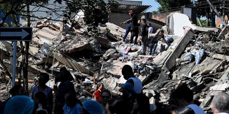 Un fuerte terremoto de 7,4 en el noroeste de Colombia deja 111 muertos y más de 60 edificios derrumbados.Créditos de Imagen - rtve