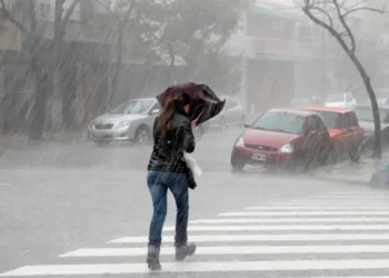 Onda tropical en la costa de Venezuela.Créditos de imagen - ElDiario.com