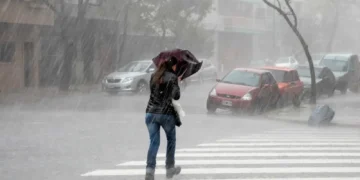 Onda tropical en la costa de Venezuela.Créditos de imagen - ElDiario.com