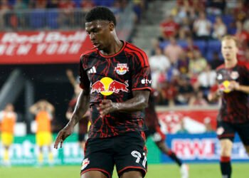 Red Bulls resisten la reacción de Orlando y celebran una noche histórica del panameño Mijahir Jiménez en la MLS