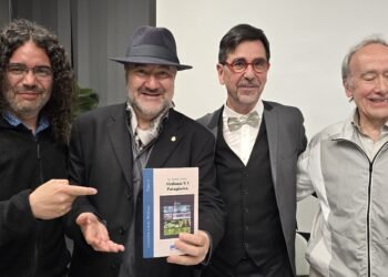 Theodoro Elssaca presenta a Plutón