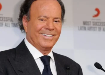 Julio Iglesias - Créditos de imagen a quien correspondan.